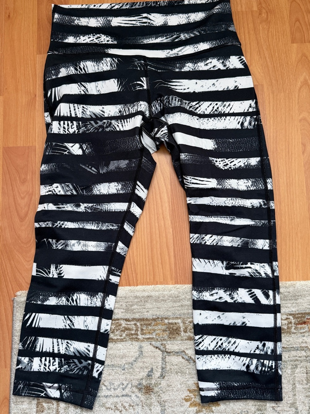 Lululemon leggings Shady Palms size 8-10